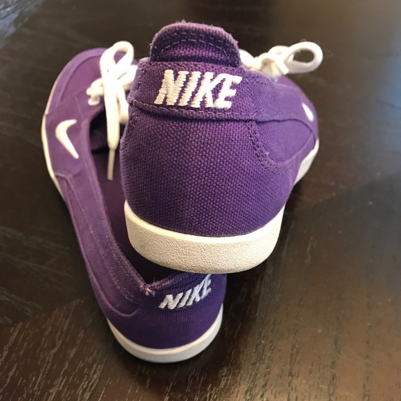 Nike slip on flats - Picture 3 of 4